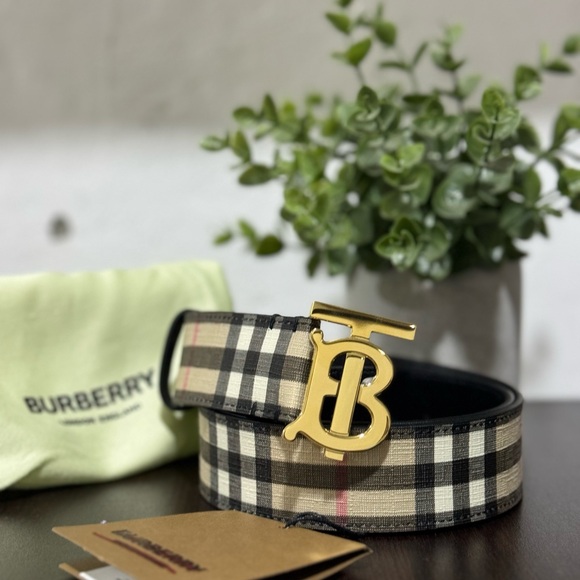 New condition Burberry Belt Size S